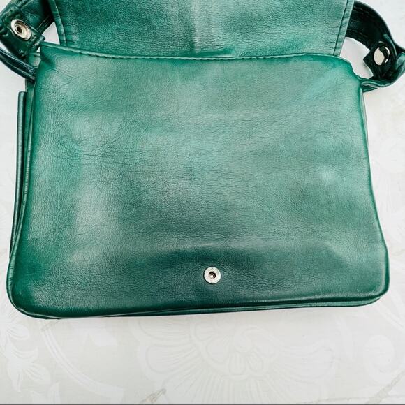 Pace Setter Vintage Dark Green Flap Close Shoulder Purse - Picture 7 of 11